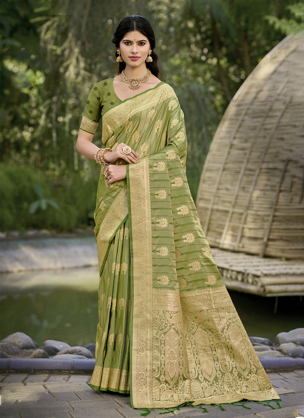 Contemporary Woven Green Silk Saree S12370