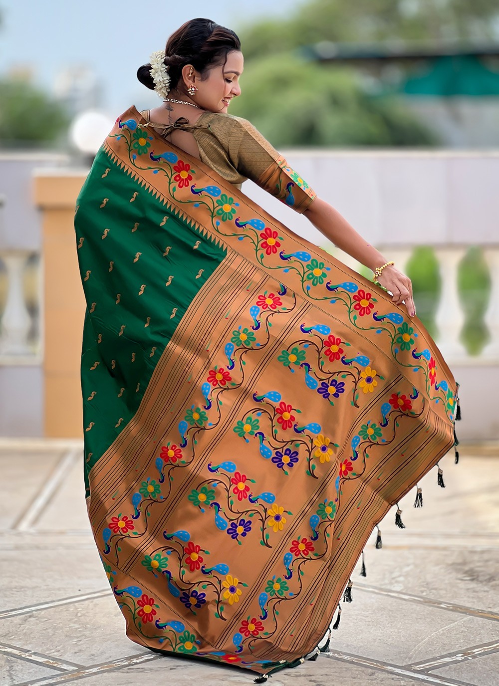 Green Silk Classic Saree Jacquard Work, Meenakari S19948