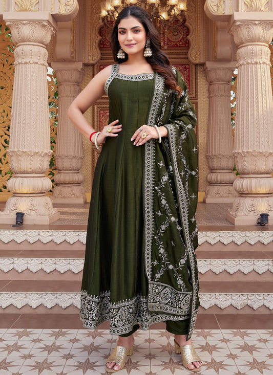 Salwar Suit Embroidered Green Silk T5574