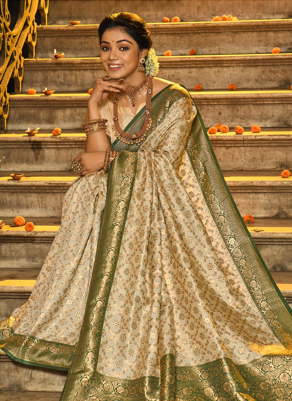 Green Banarasi Silk Trendy Saree Jacquard Work, Woven S16600