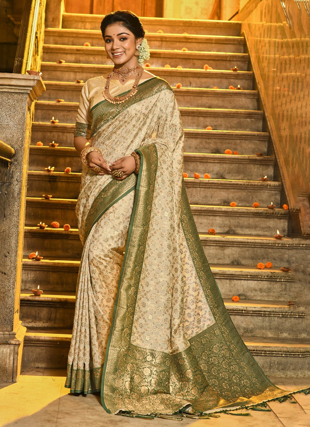 Green Banarasi Silk Trendy Saree Jacquard Work, Woven S16600