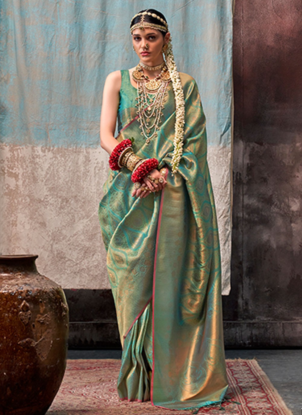 Contemporary Weaving Zari Silk Saree - S6931