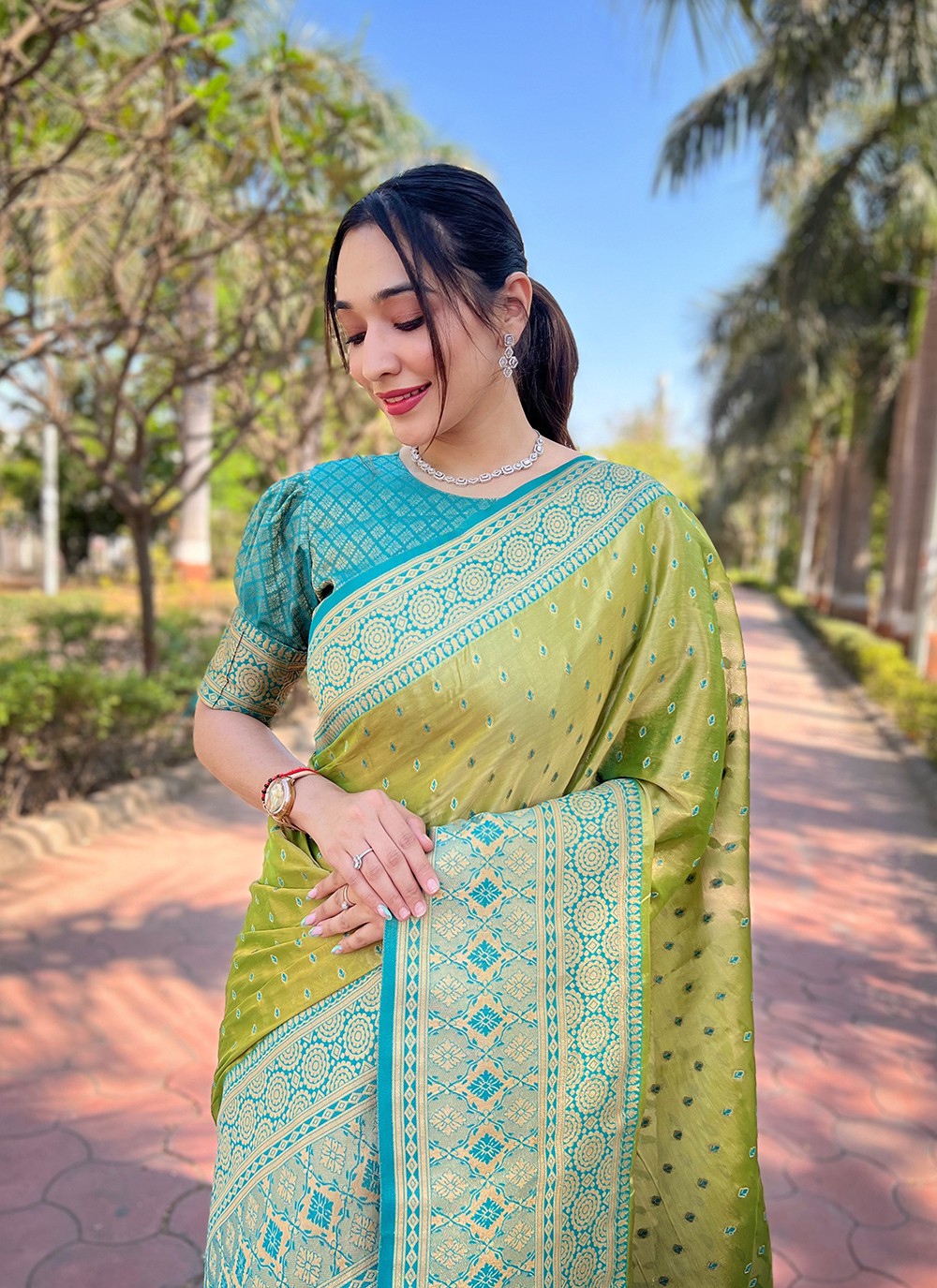 Trendy Weaving Zari Silk, Tissue Saree - S8292