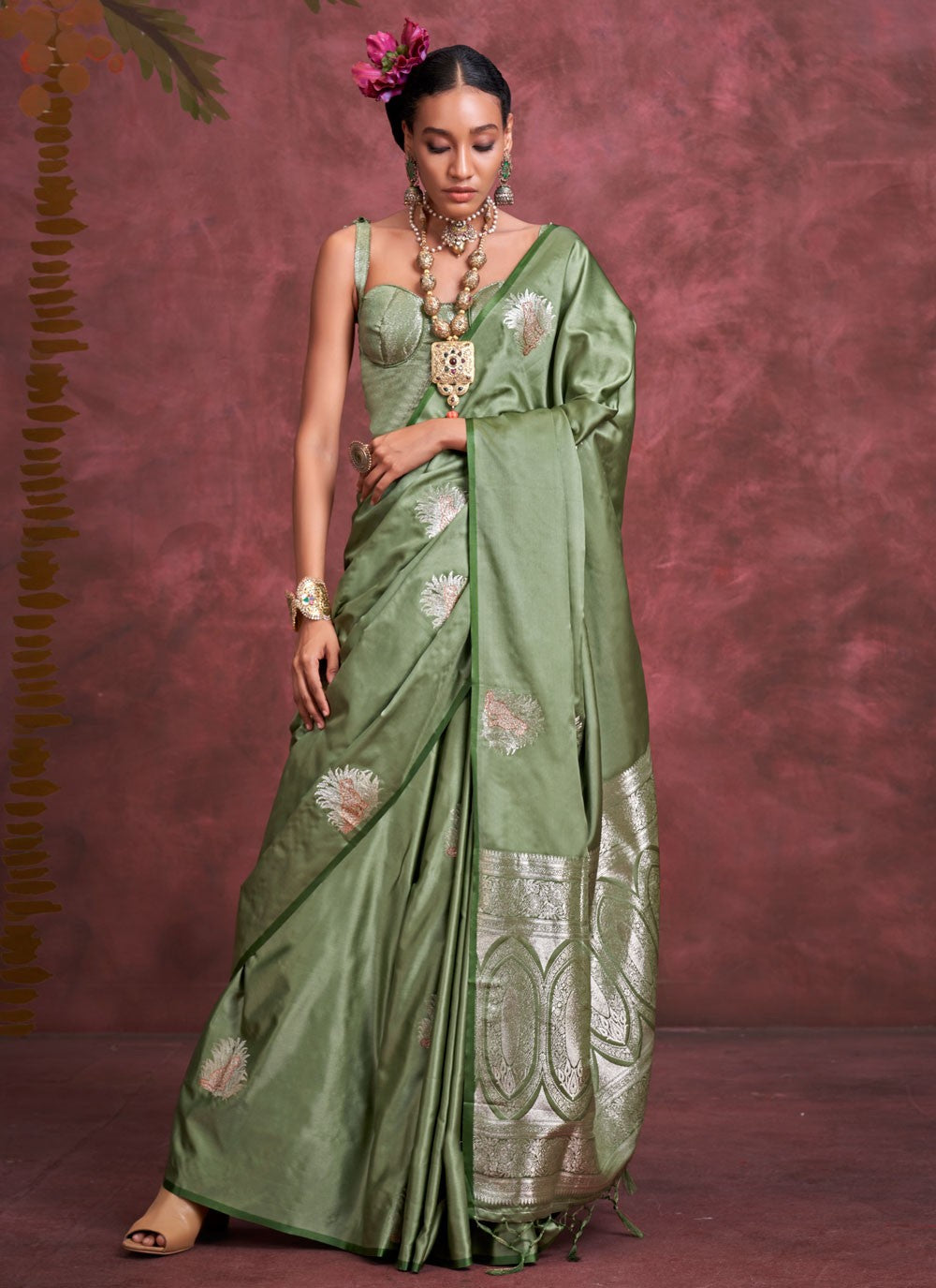 Classic Saree Banarasi Jari Green Handloom Silk Saree S13288