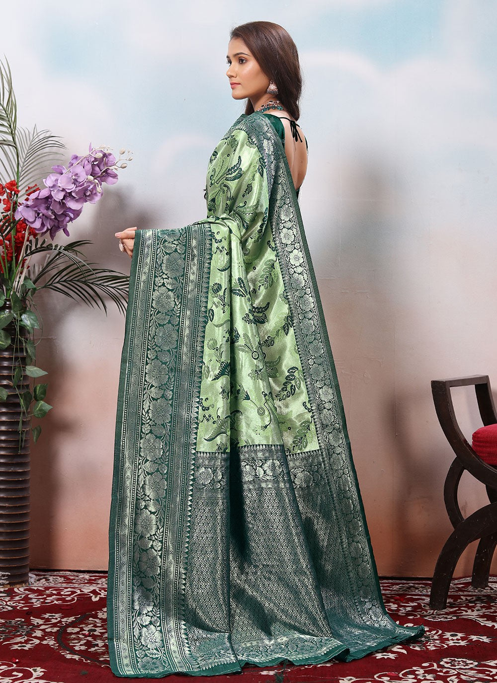 Weaving Zari Silk Green Classic Saree S15382