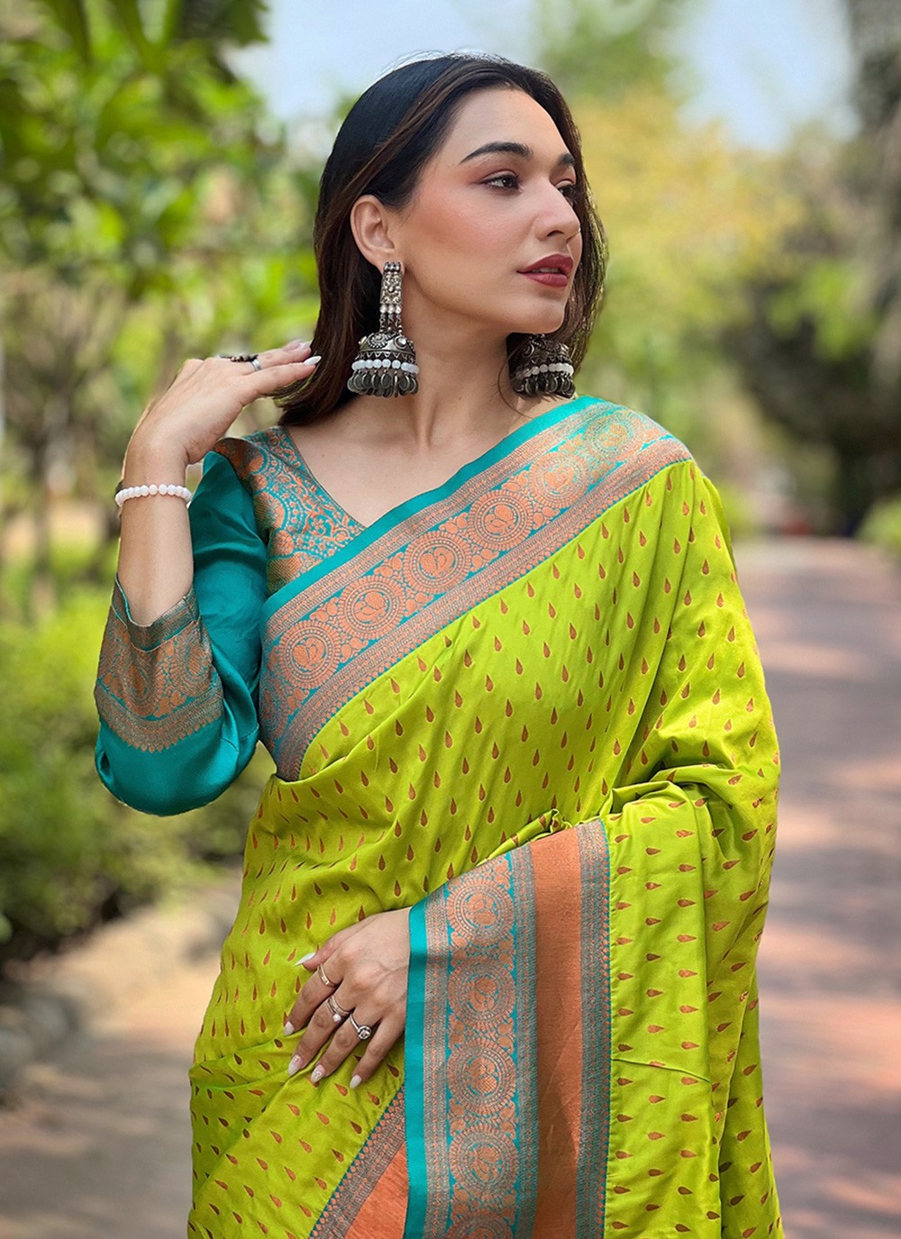 Contemporary Woven Silk Saree - S9938