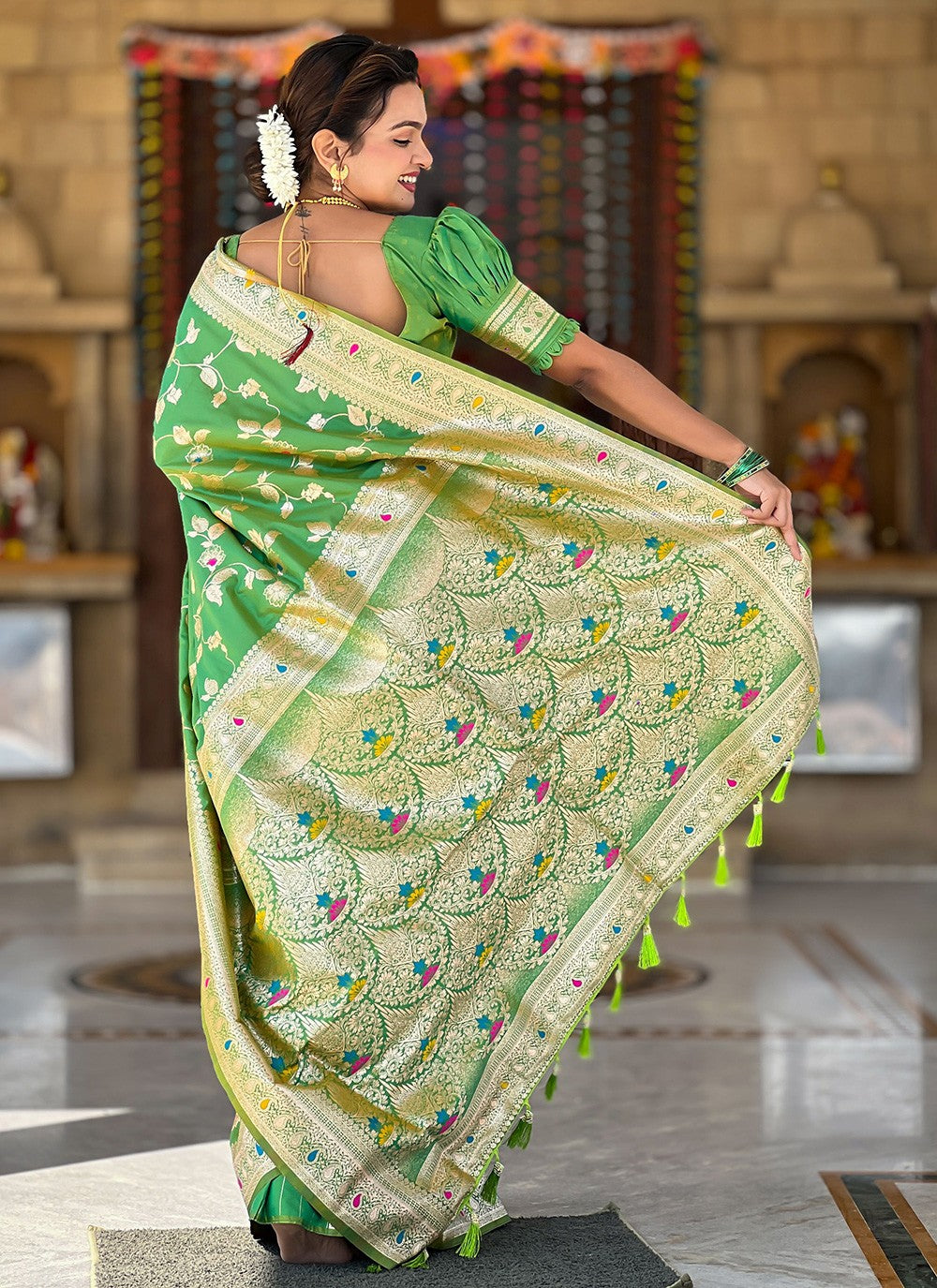 Green Banarasi Silk Contemporary Saree Jacquard Work, Woven S16588