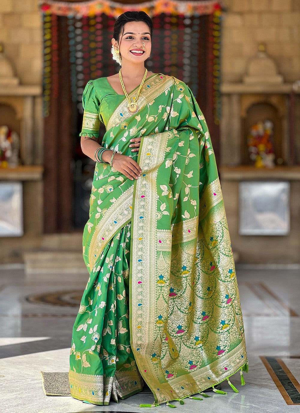 Green Banarasi Silk Contemporary Saree Jacquard Work, Woven S16588