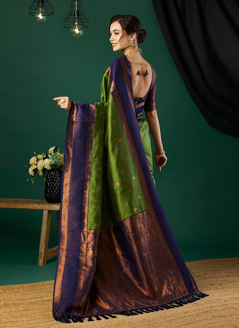 Contemporary Woven Green Banarasi Silk S12508
