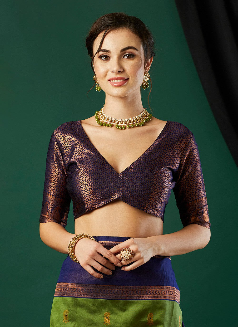 Contemporary Woven Green Banarasi Silk Saree S12508
