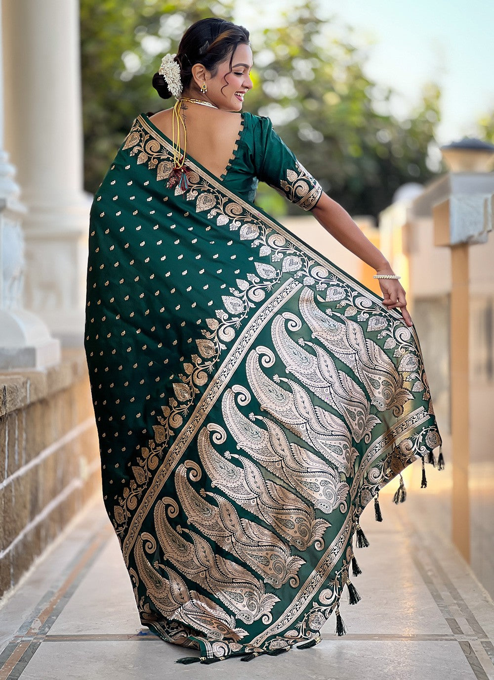 Green Banarasi Silk Classic Saree Woven S17144