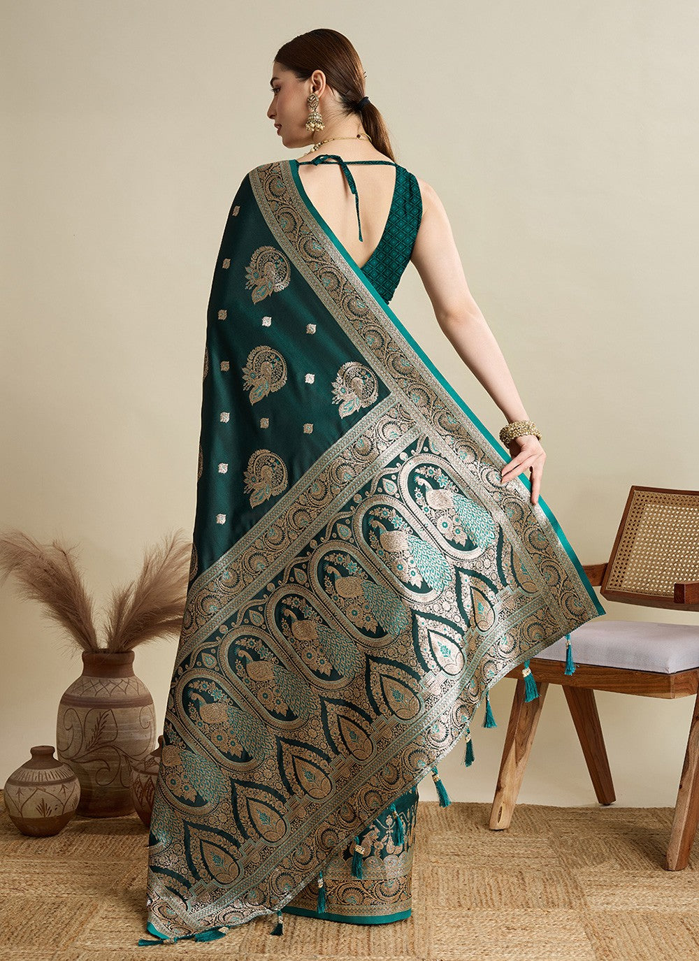 Green Satin Silk Contemporary Saree Woven S16820