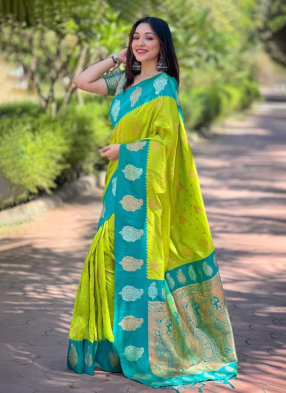 Classic Saree Woven Green Silk Saree S12601