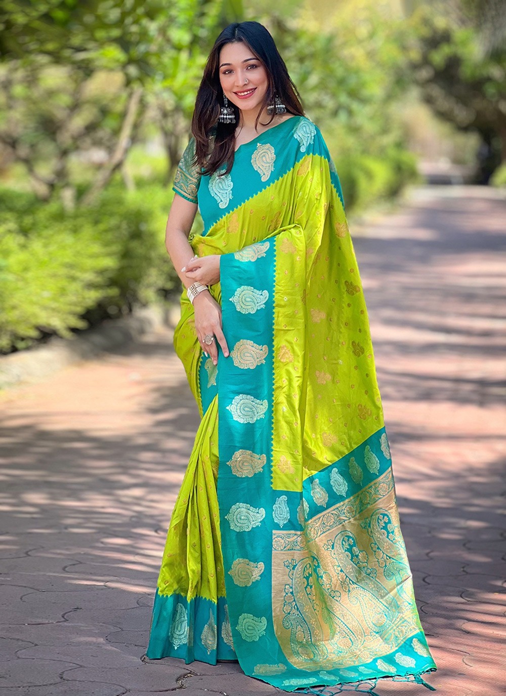 Classic Saree Woven Green Silk Saree S12601