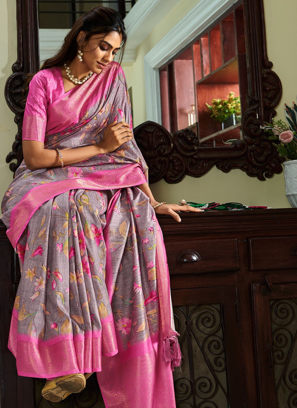 Trendy Floral Printed Handloom Silk Saree - S5403