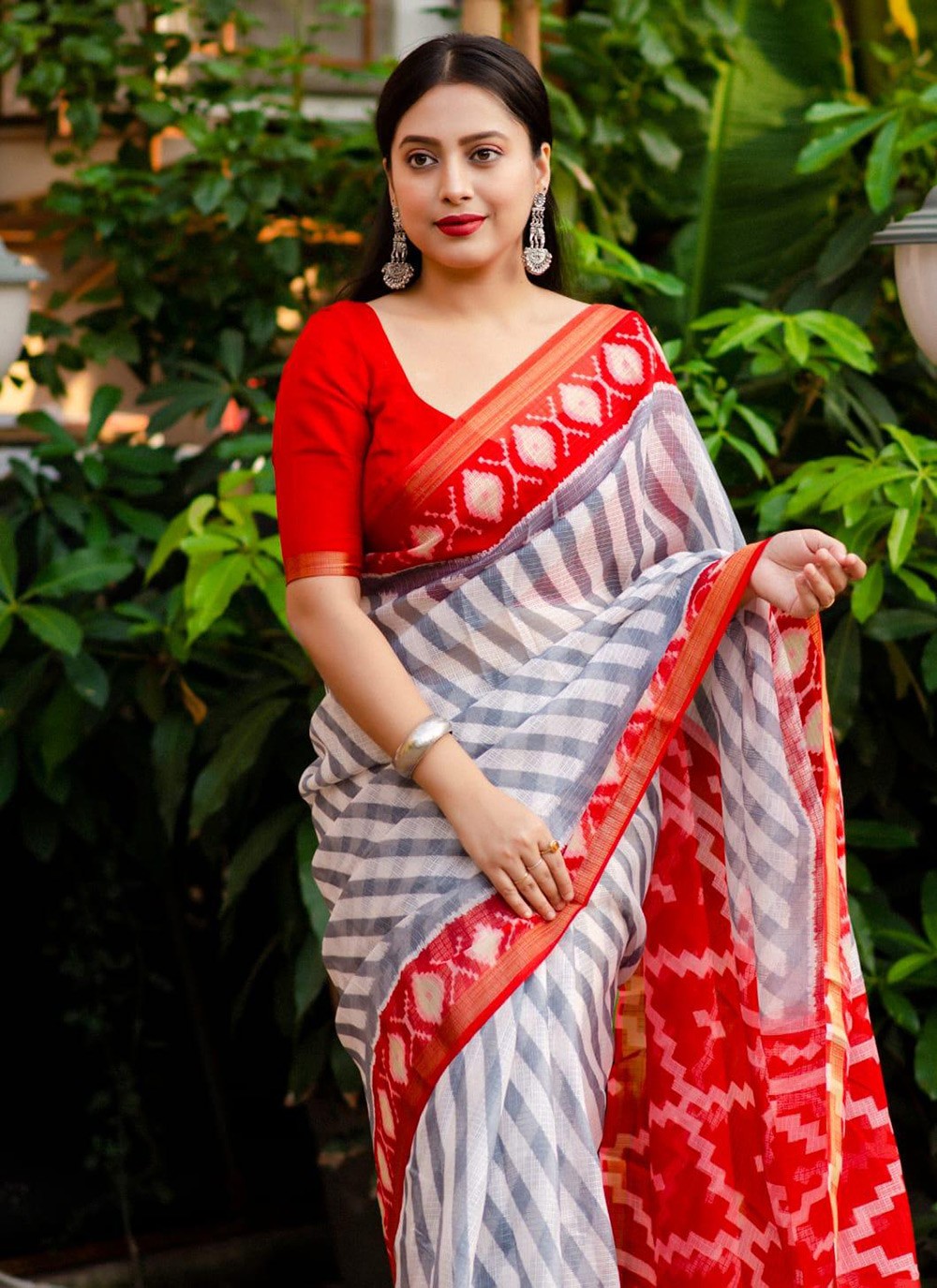 Trendy Woven Jute Silk Saree - S5779
