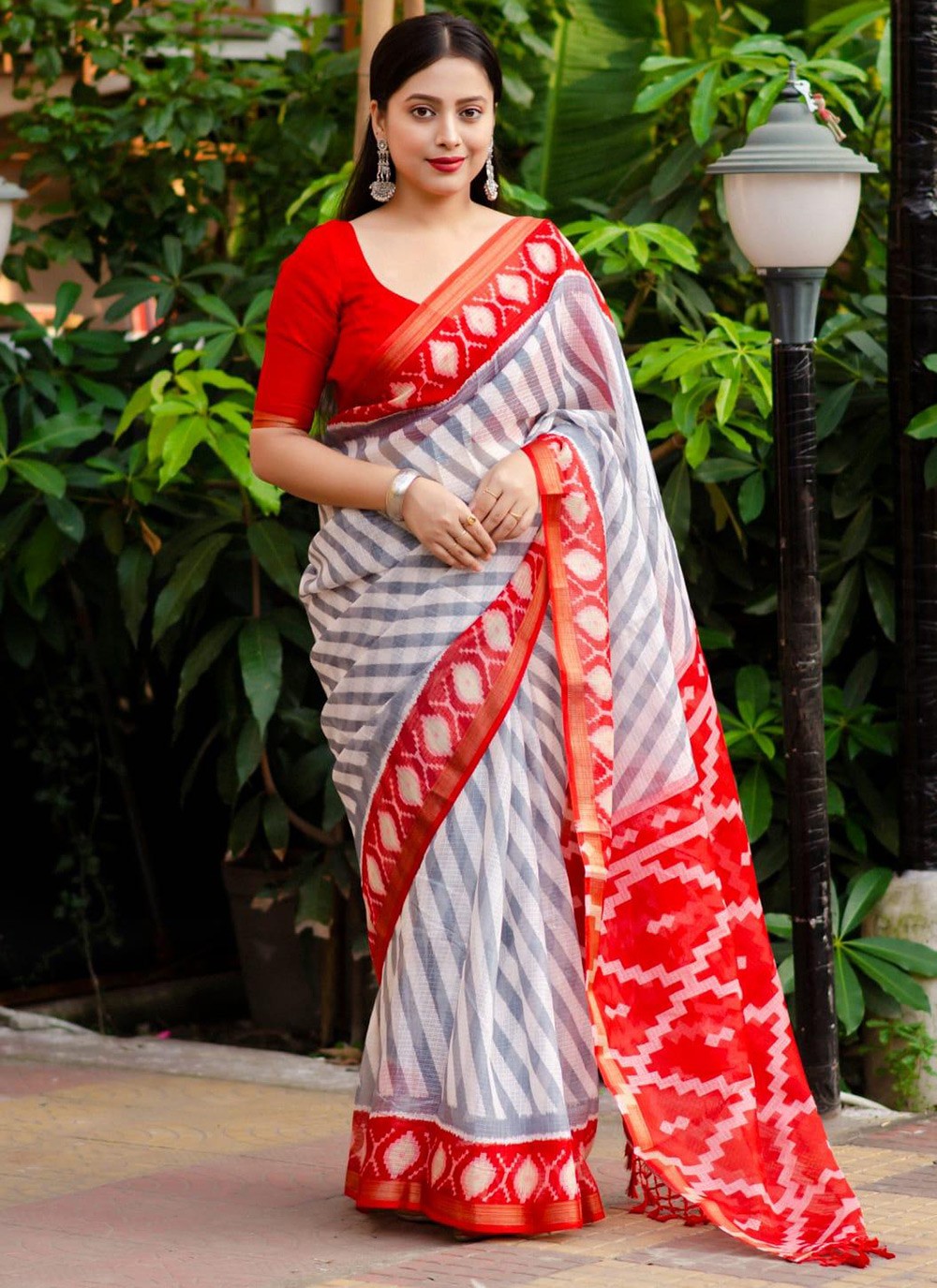 Trendy Woven Jute Silk Saree - S5779