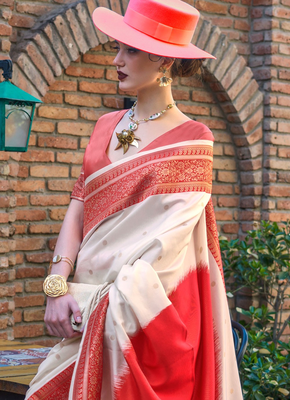 Classic Weaving Zari Handloom Silk Saree - S8172