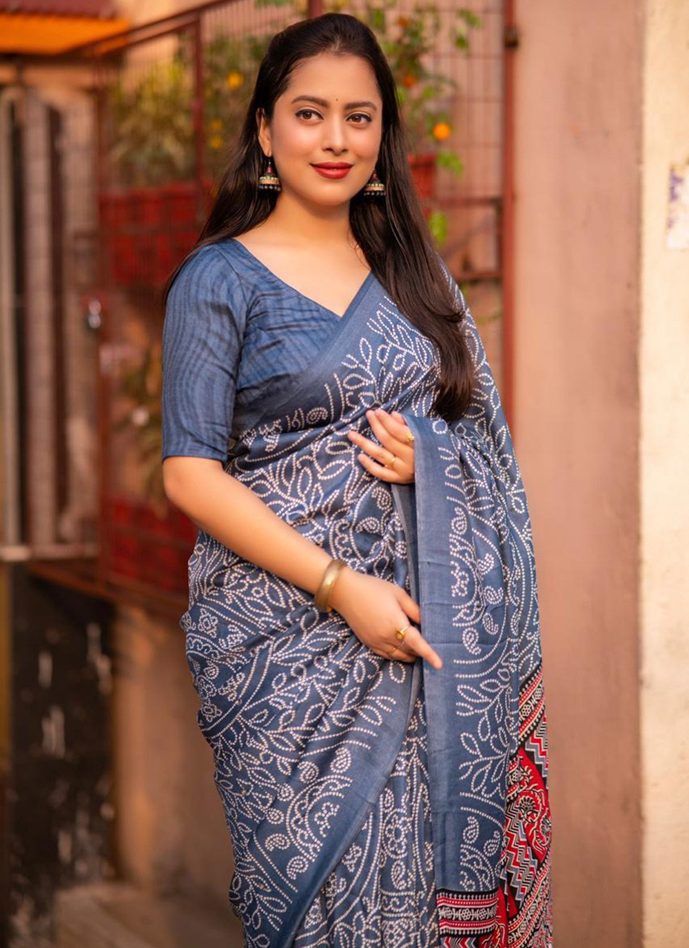 Trendy Digital Print Silk Blend Saree - S5734