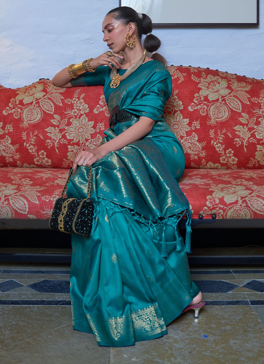 Contemporary Weaving Zari Handloom Silk Saree - S2902