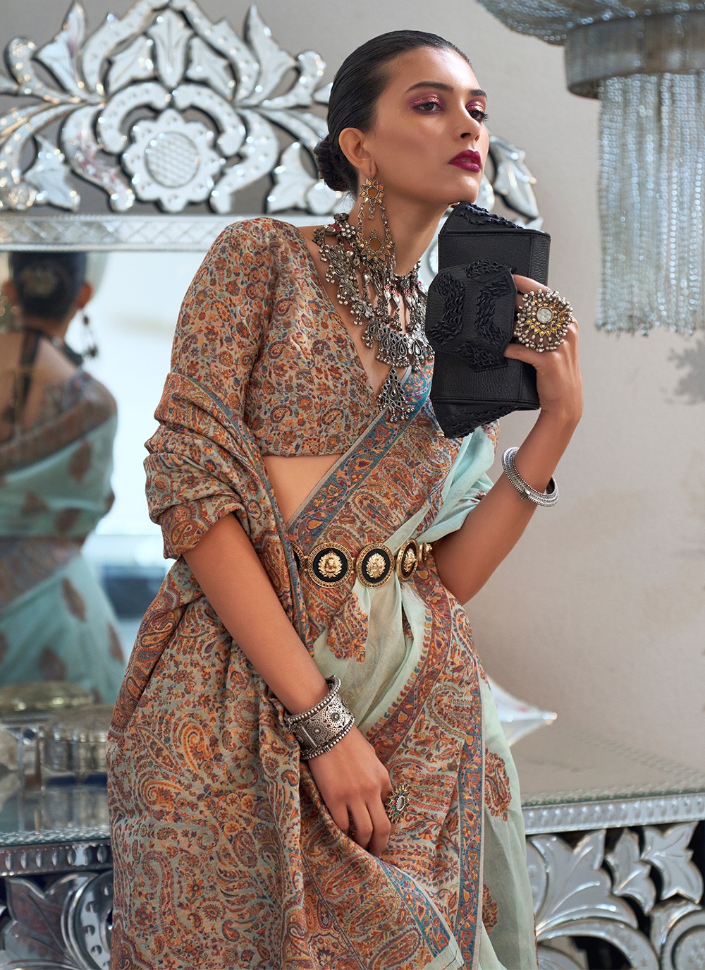 Contemporary Weaving Zari Handloom Silk Saree - S3644