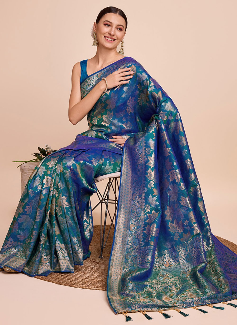 Classic Weaving Zari Handloom Silk Saree - S6852