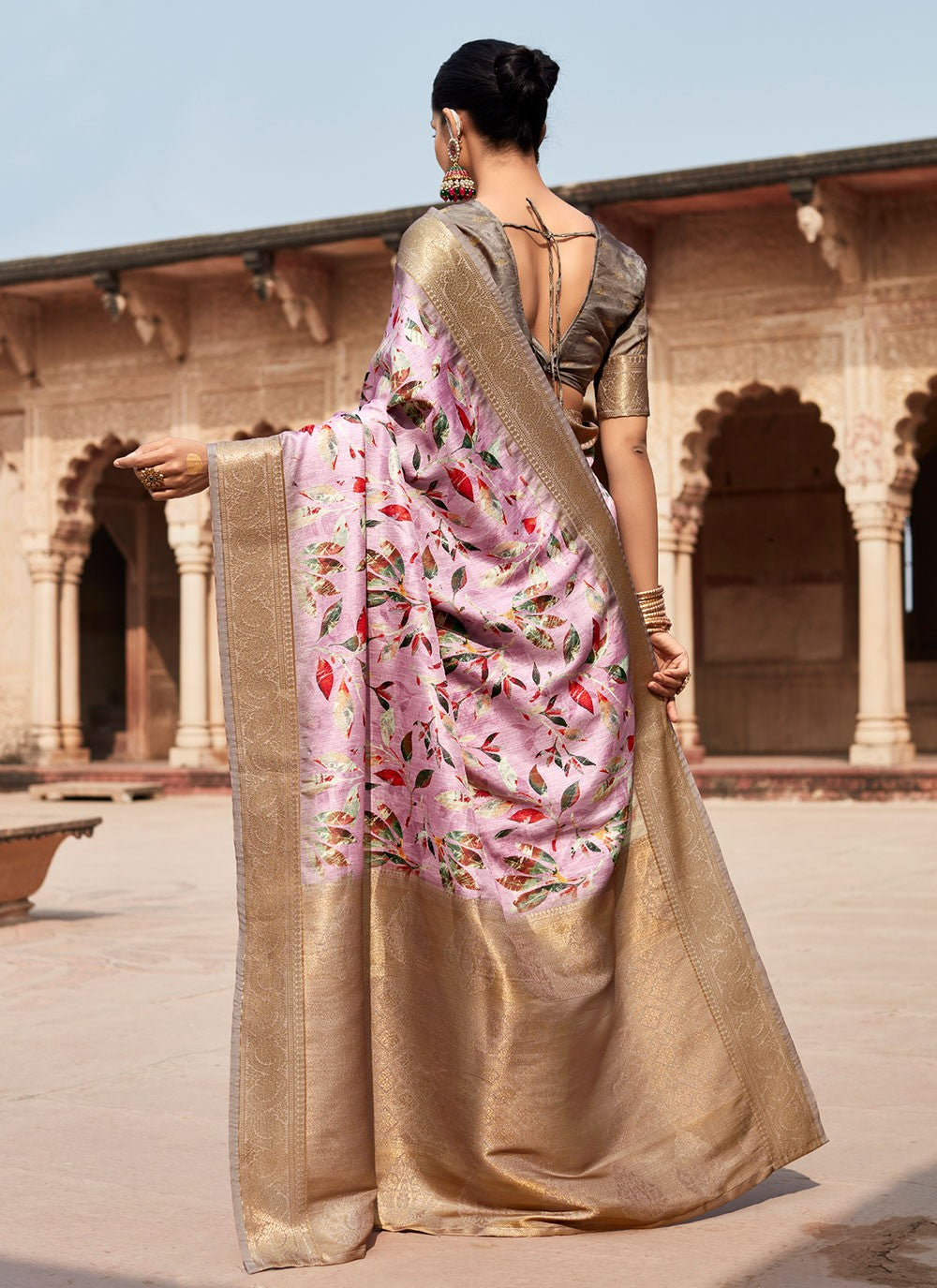Classic Woven Handloom Silk Saree - S4503