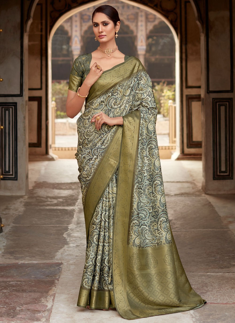 Green Handloom Silk Classic Saree Border Work, Paisley Printed, Zari S15747