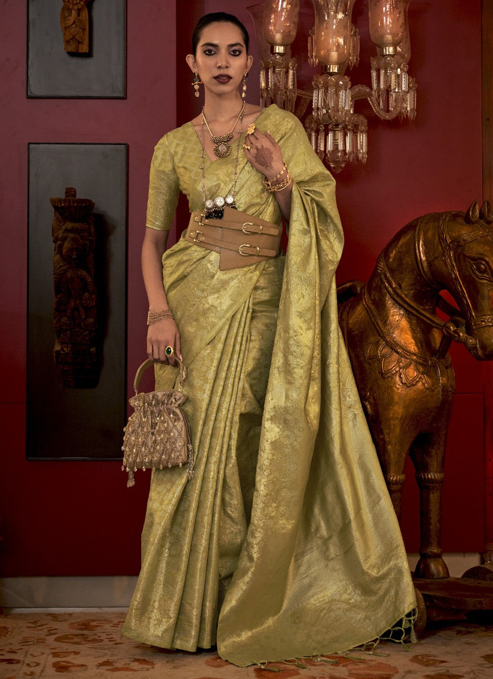 Classic Weaving Zari Handloom Silk Saree - S3826