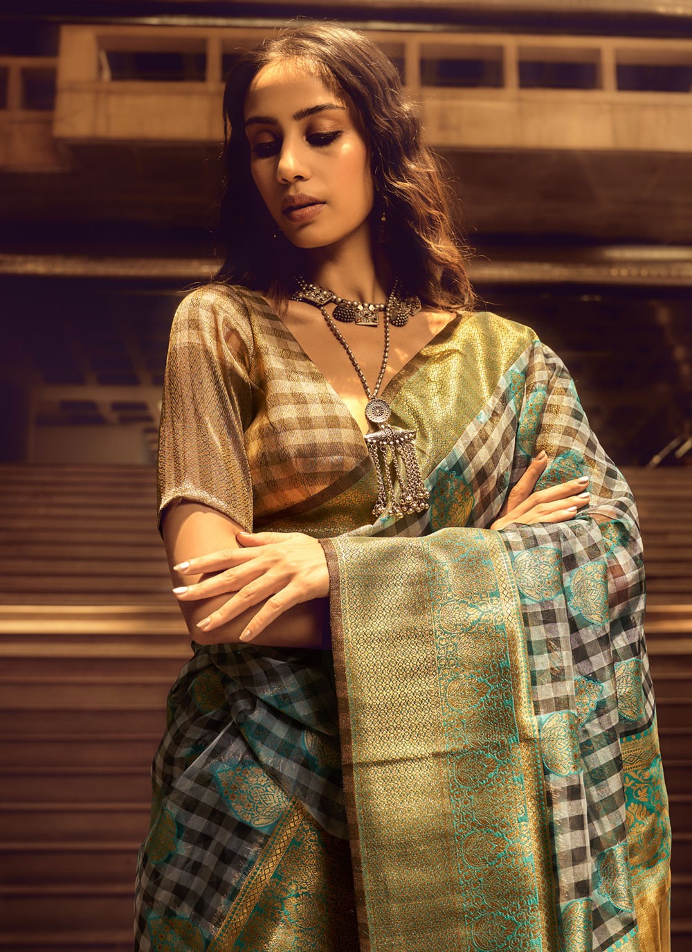 Classic Weaving Zari Handloom Silk Saree - S3925