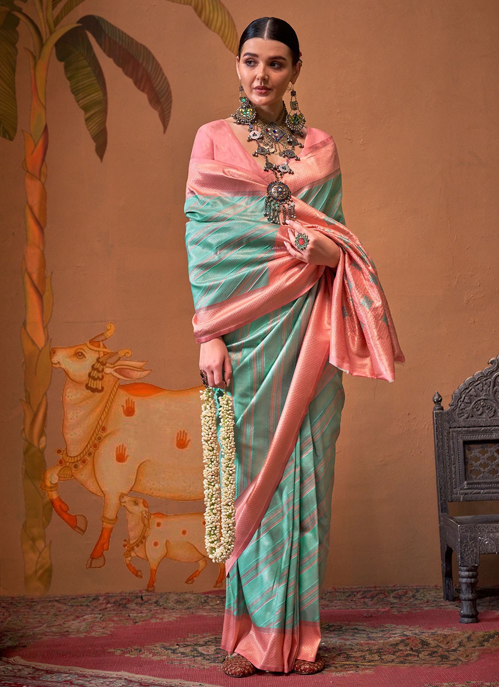 Classic Weaving Zari Handloom Silk Saree - S7229