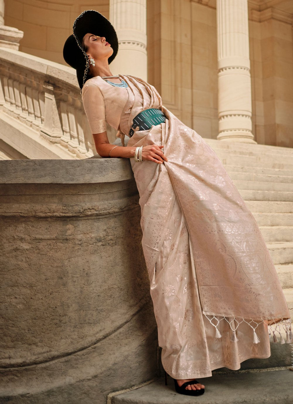 Classic Weaving Zari Handloom Silk Saree - S3950