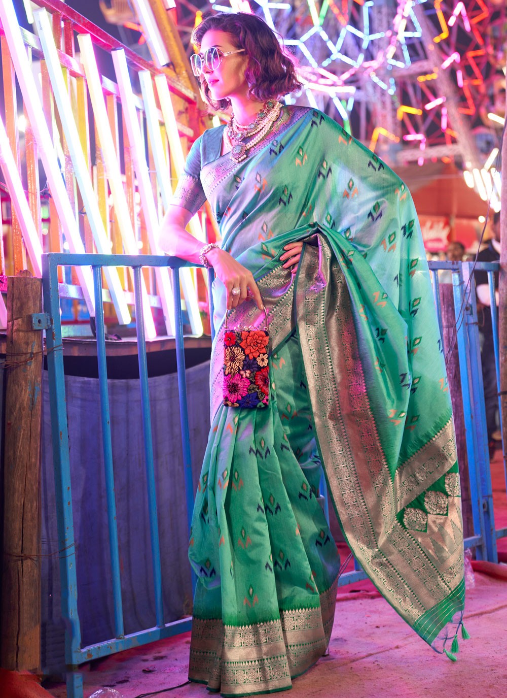 Trendy Weaving Zari Handloom Silk Saree - S4638