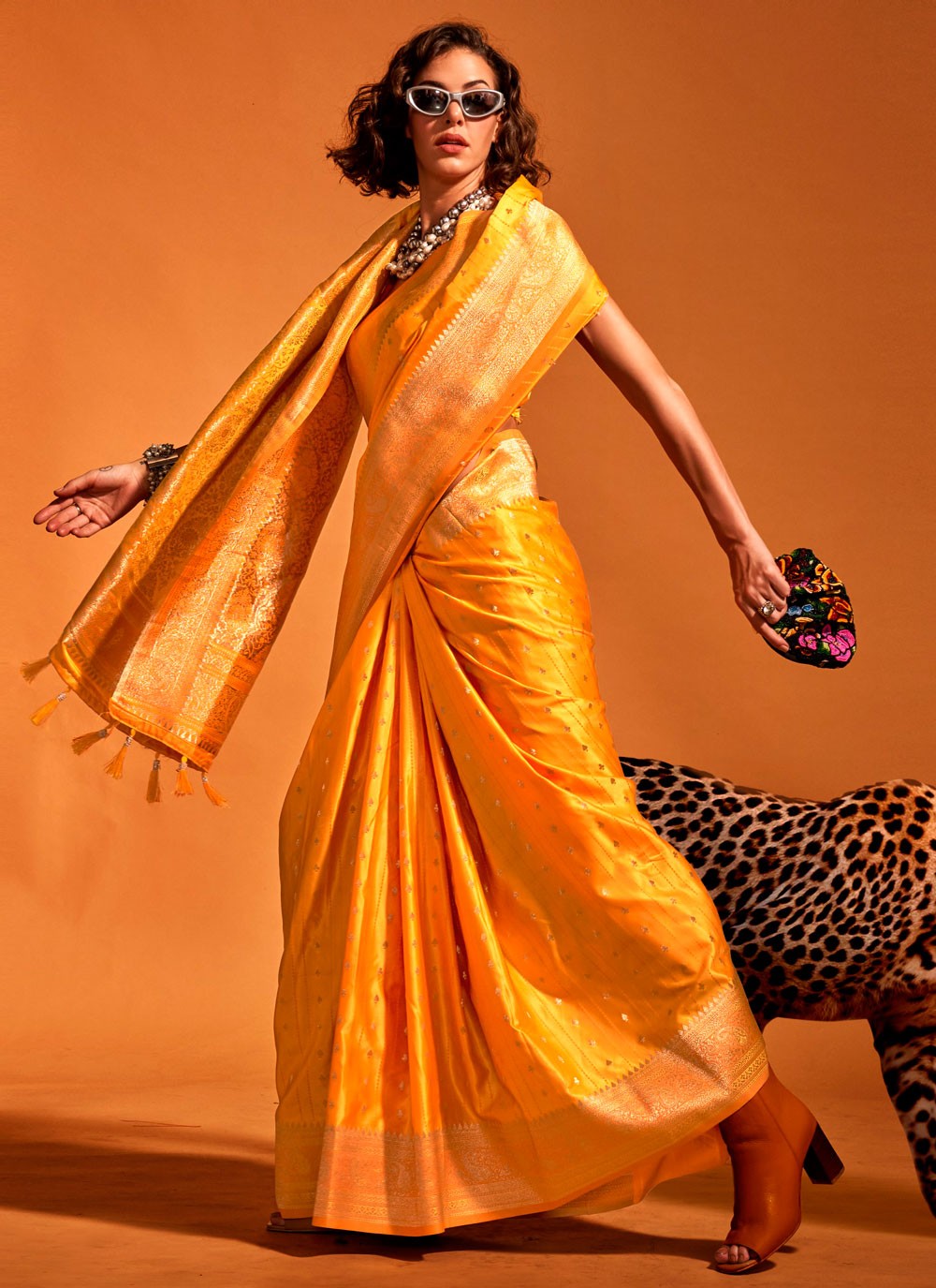 Trendy Weaving Zari Handloom Silk Saree - S4654