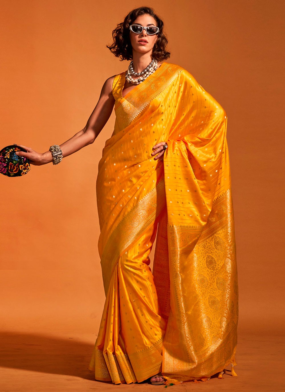 Trendy Weaving Zari Handloom Silk Saree - S4654
