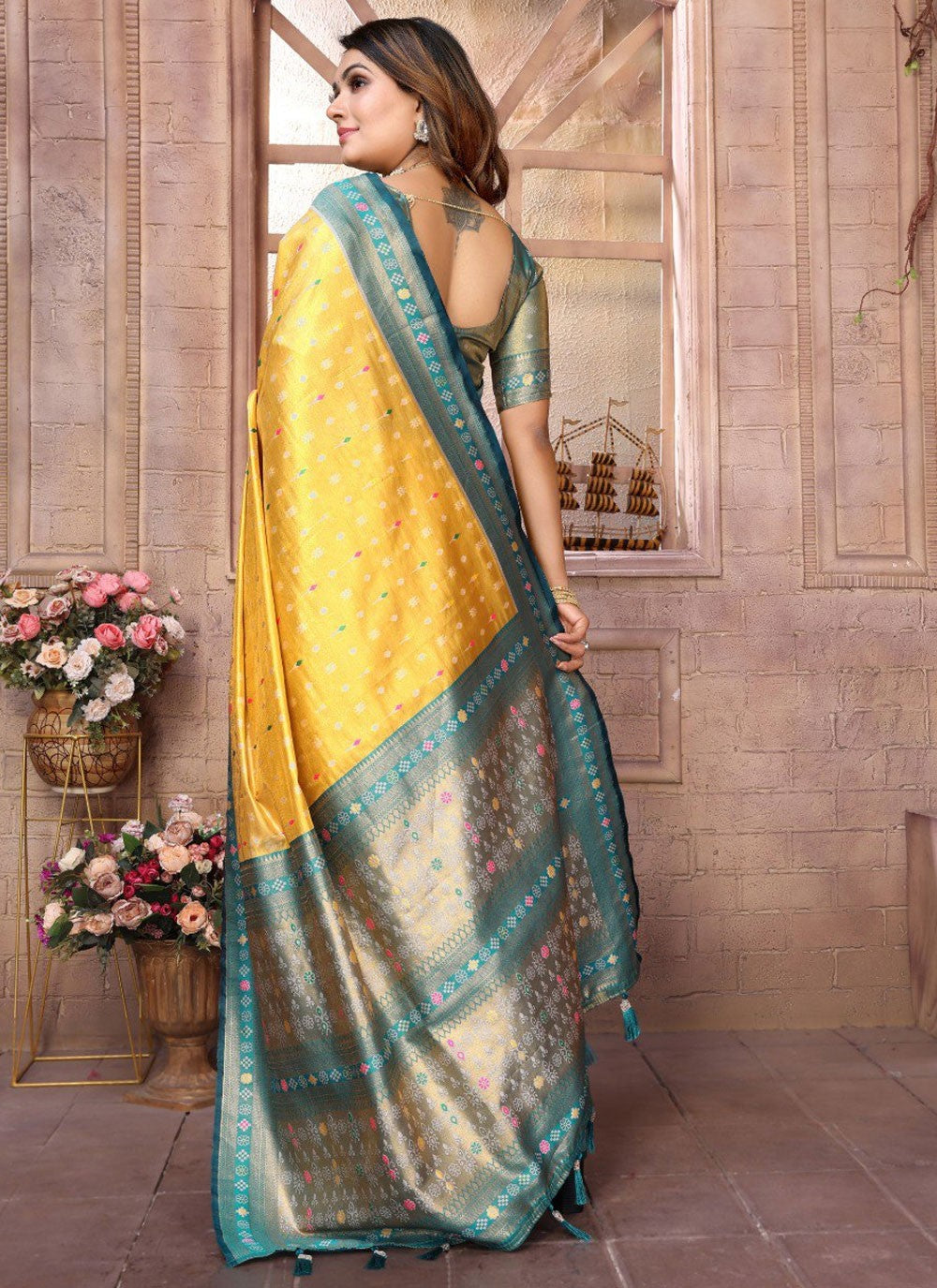 Contemporary Jacquard Work Yellow Banarasi Silk S12894