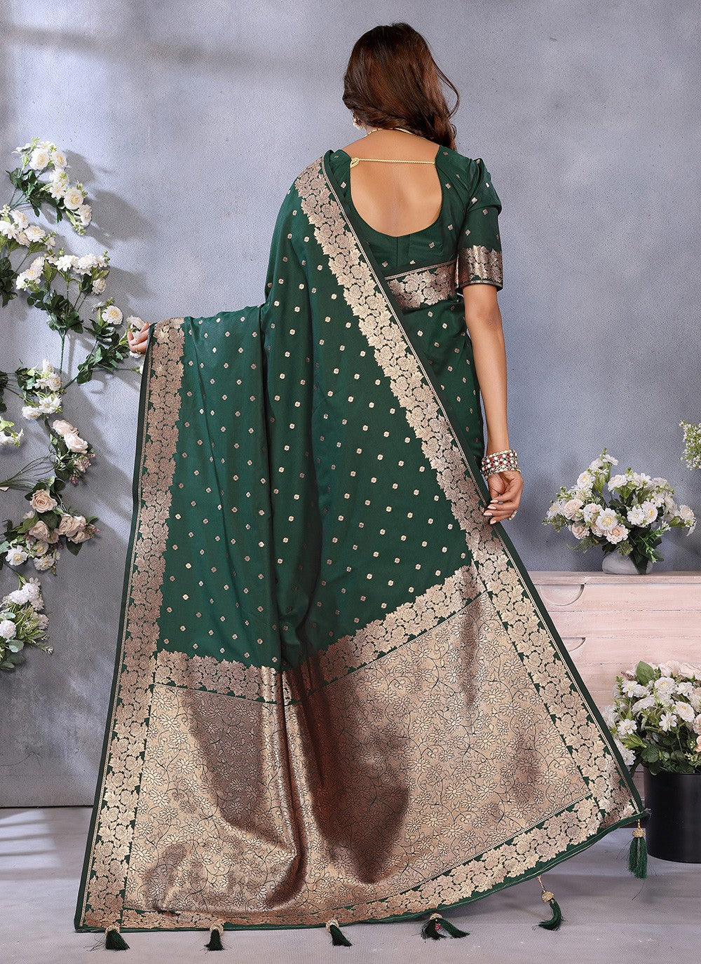 Green Banarasi Silk Classic Saree Jacquard Work, Weaving Zari S16919