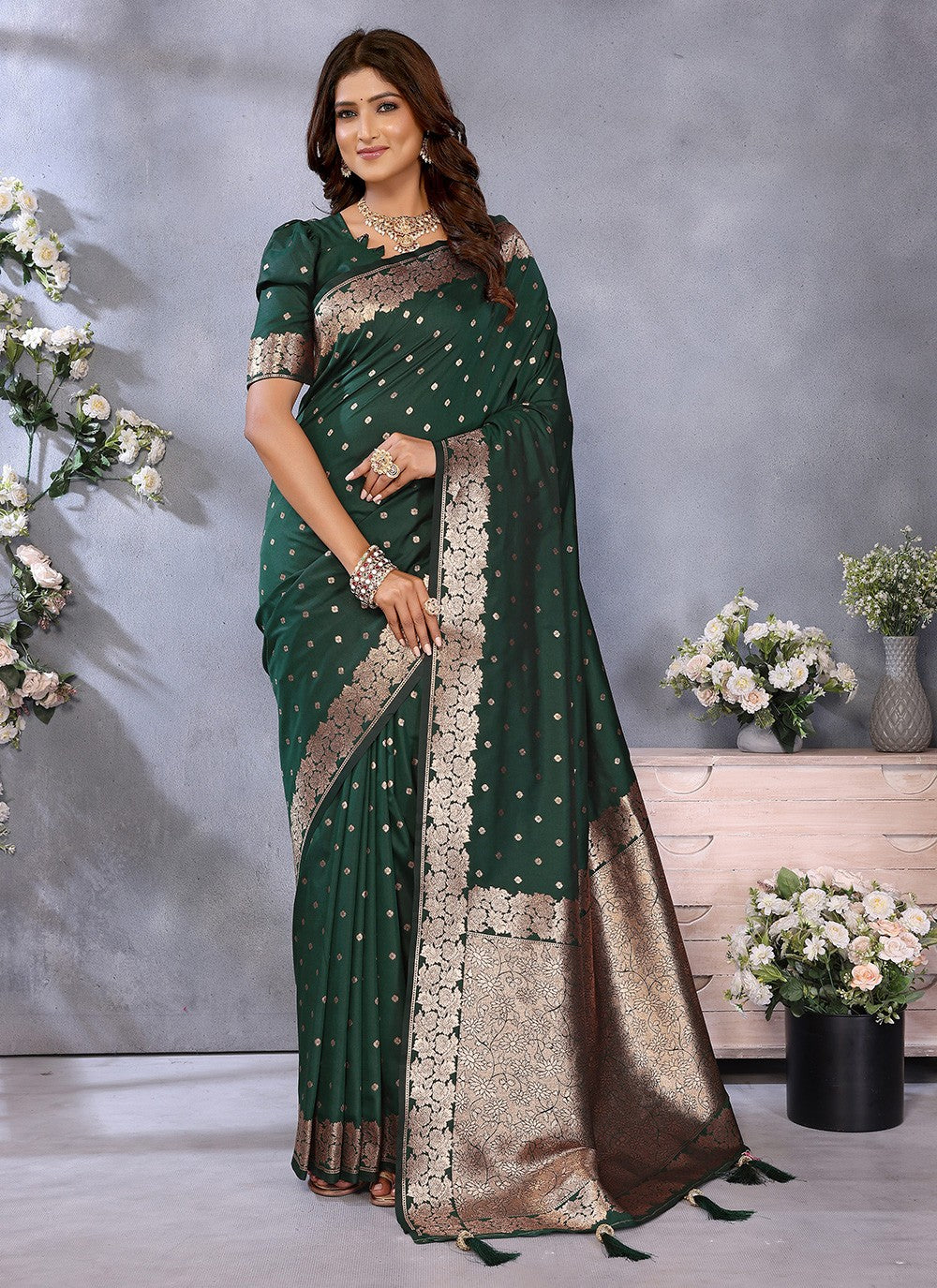 Green Banarasi Silk Classic Saree Jacquard Work, Weaving Zari S16919