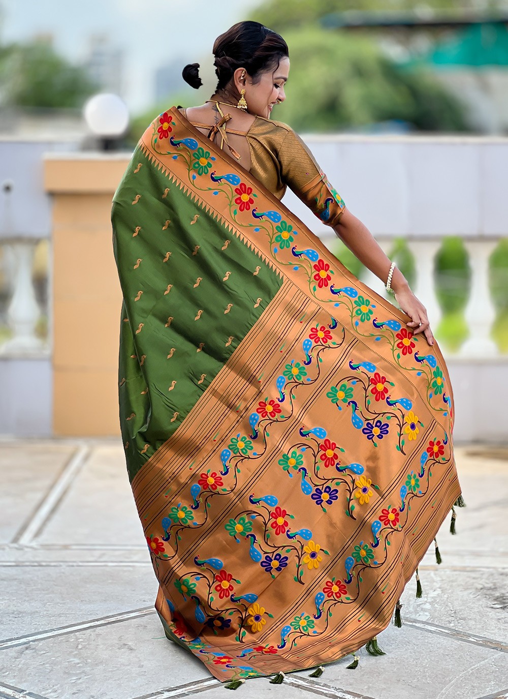 Green Silk Contemporary Saree Jacquard Work, Meenakari S19949