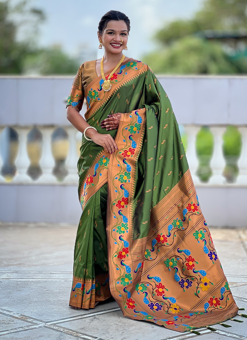 Green Silk Contemporary Saree Jacquard Work, Meenakari S19949