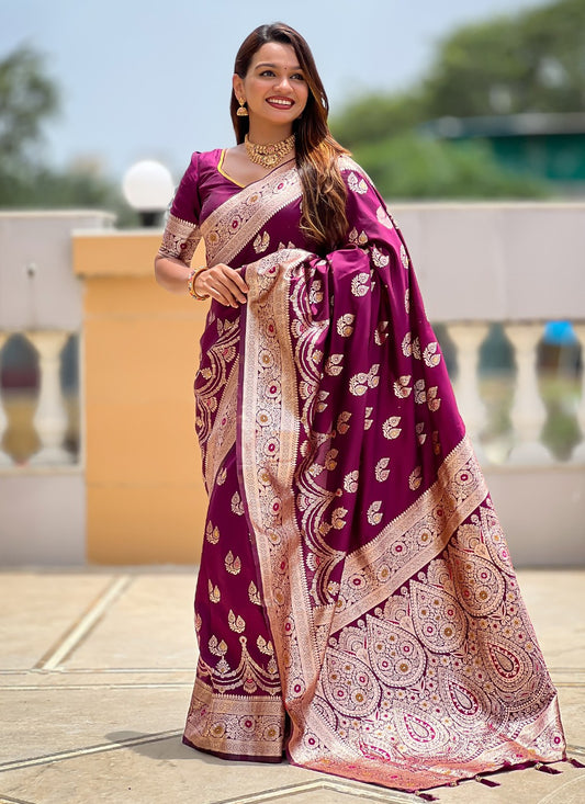 Magenta Banarasi Silk Classic Saree Jacquard Work, Woven S18538