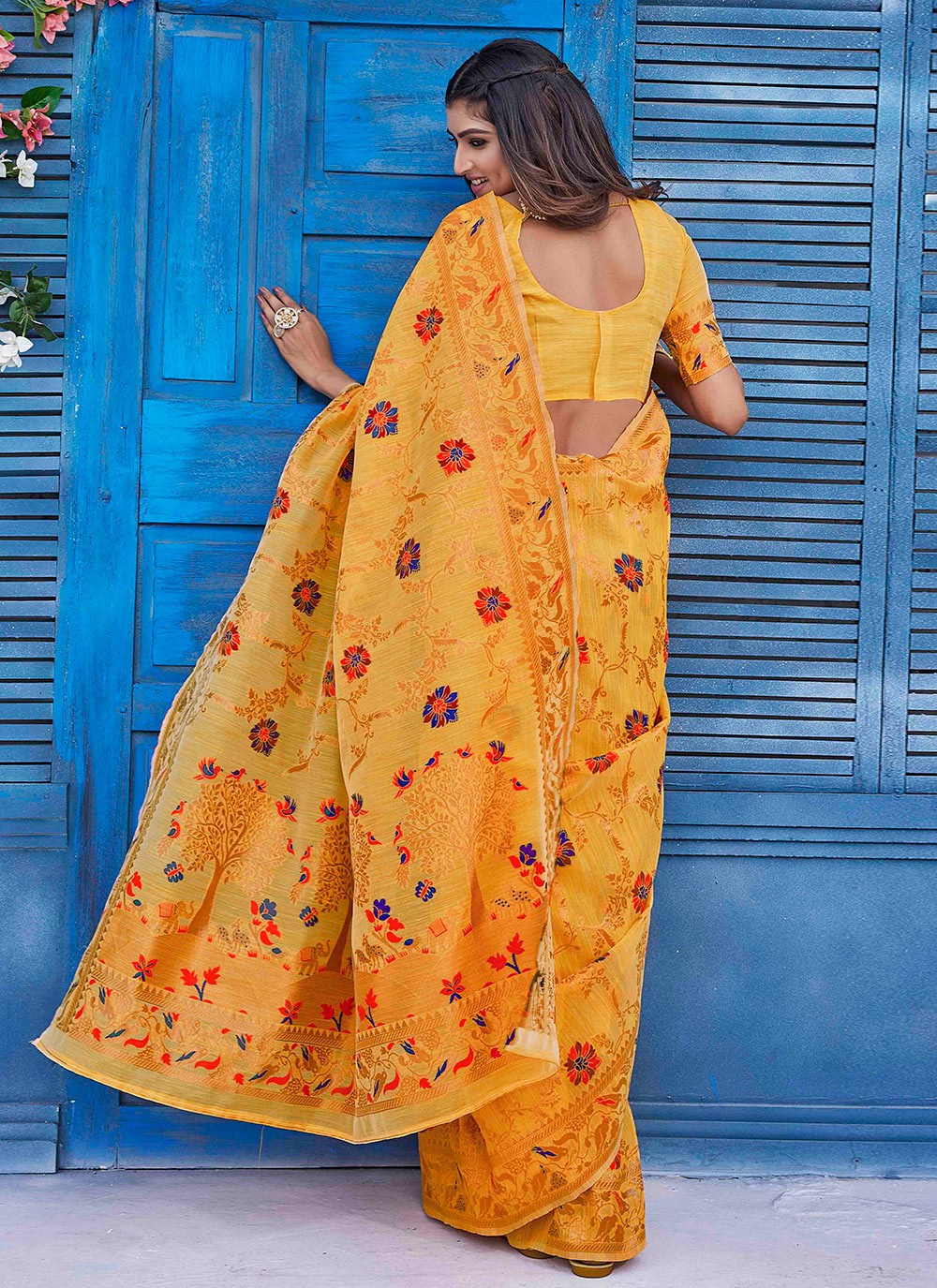 Contemporary Jacquard Work Silk Blend Saree - S9389