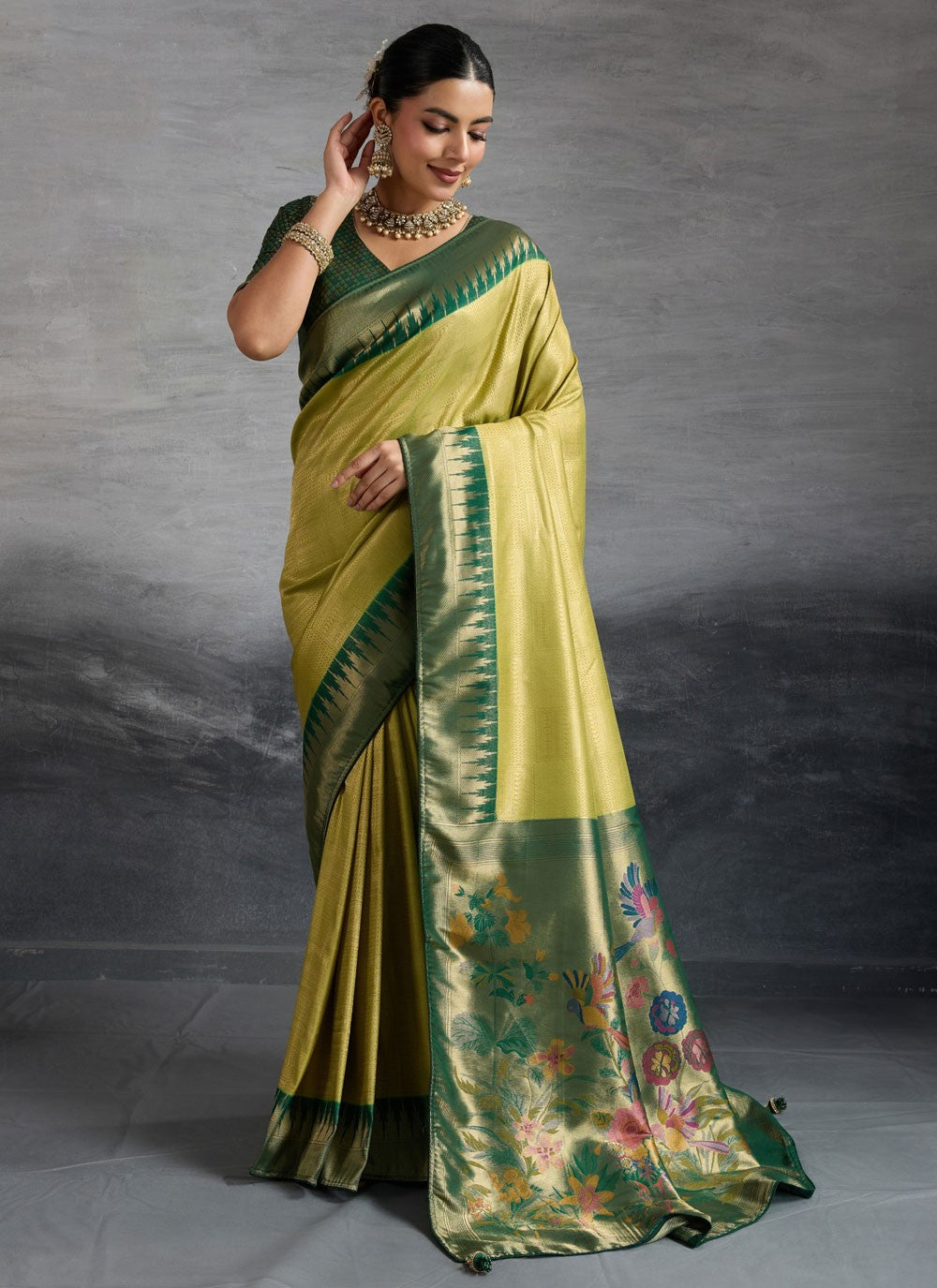 Green Kanjivaram Silk Classic Saree Meenakari, Weaving Zari, Zari S19372