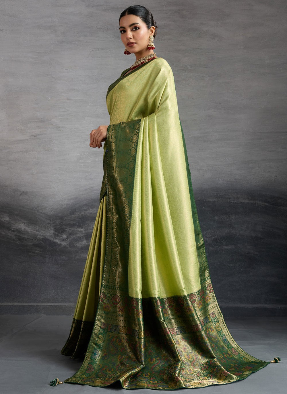 Green Kanjivaram Silk Contemporary Saree Meenakari, Woven, Zari S19103