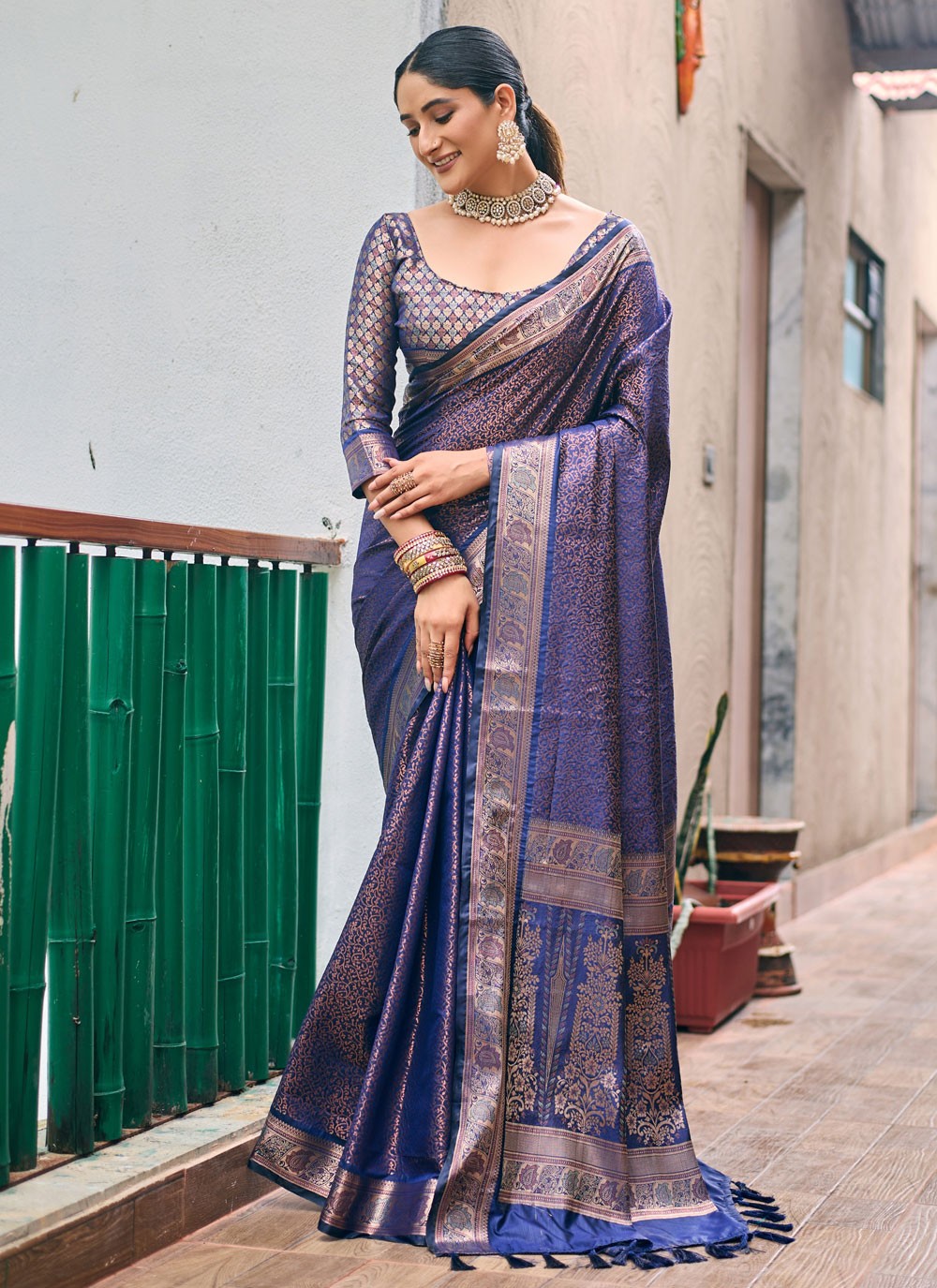 Trendy Saree Woven Navy Blue Kanjivaram Silk Saree S12525