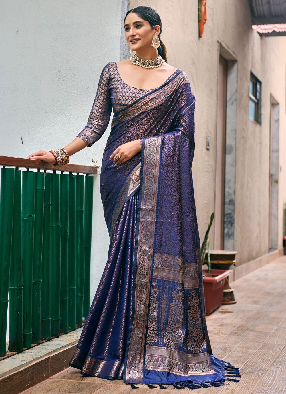 Trendy Saree Woven Navy Blue Kanjivaram Silk Saree S12525