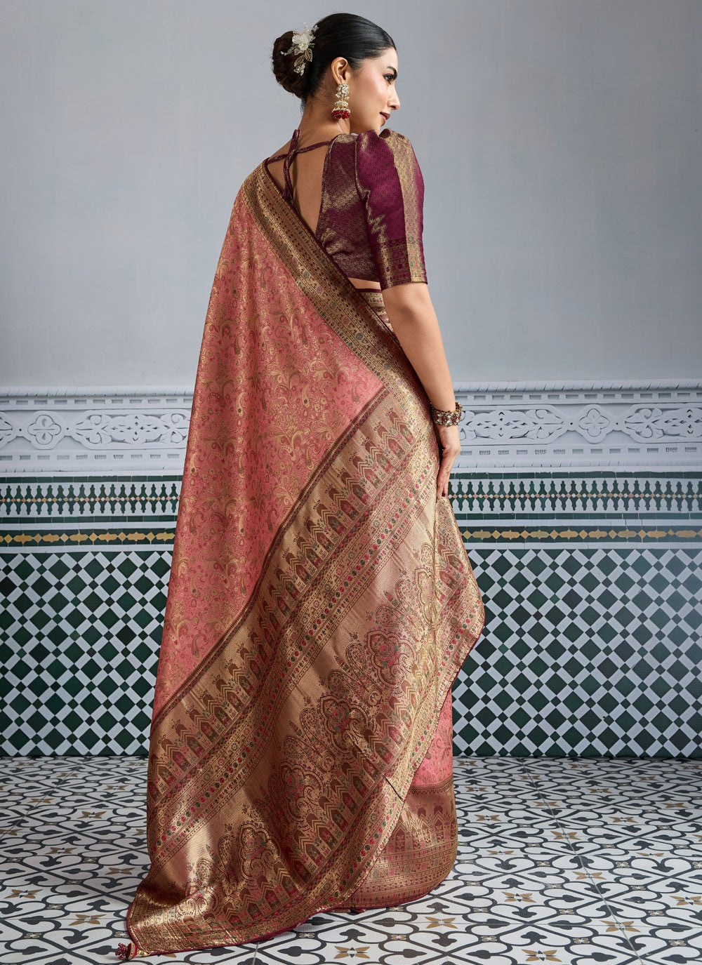 Peach Kanjivaram Silk Contemporary Saree Woven S18067