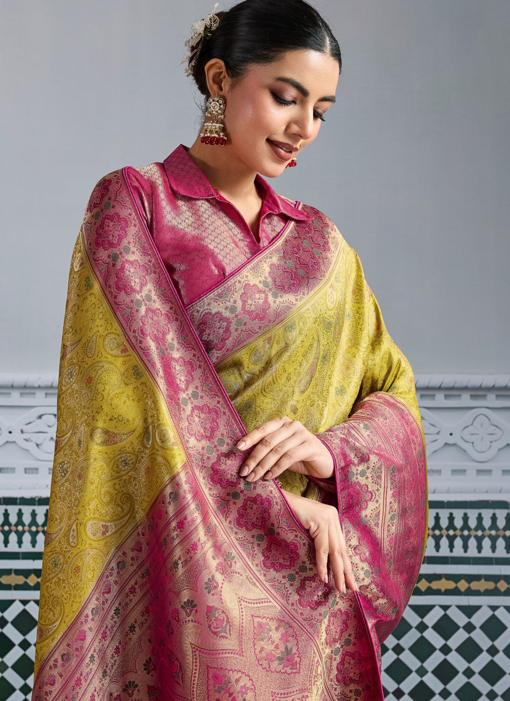 Yellow Kanjivaram Silk Contemporary Saree Jaal, Meenakari, Woven, Zari S19339