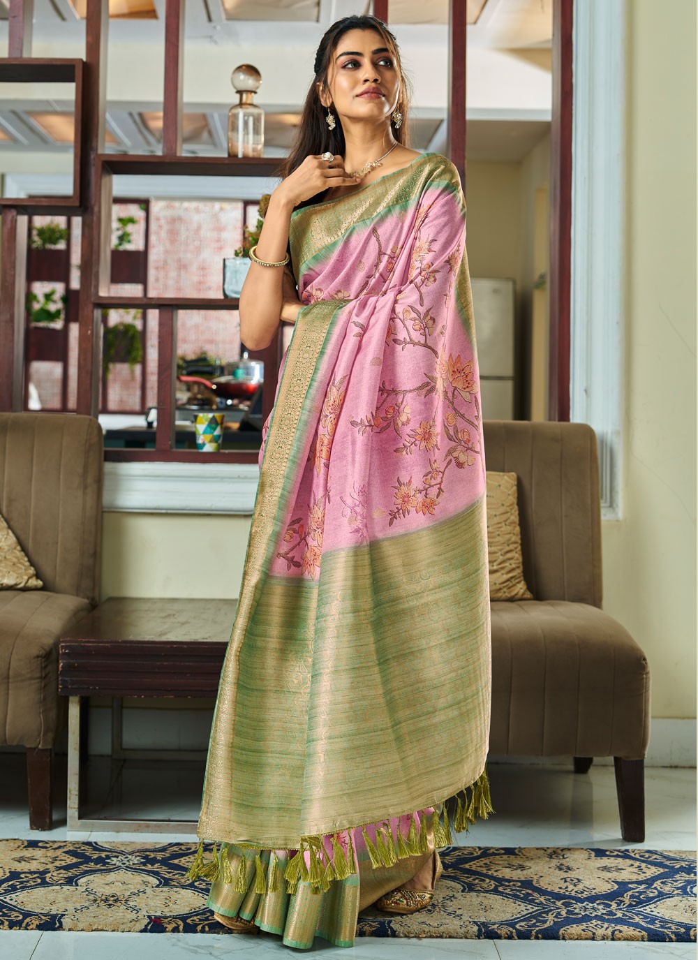 Trendy Floral Printed Handloom Silk Saree - S5403