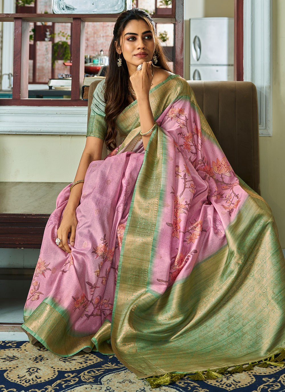 Trendy Floral Printed Handloom Silk Saree - S5403